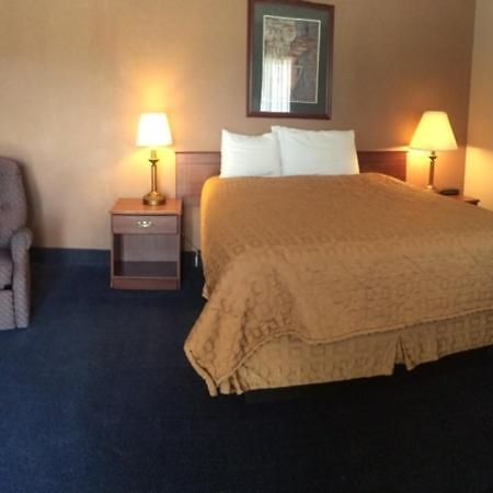 Sunflower Inn & Suites - Garden City Bagian luar foto
