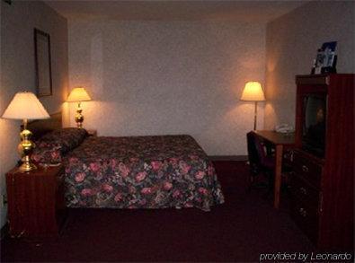 Sunflower Inn & Suites - Garden City Ruang foto