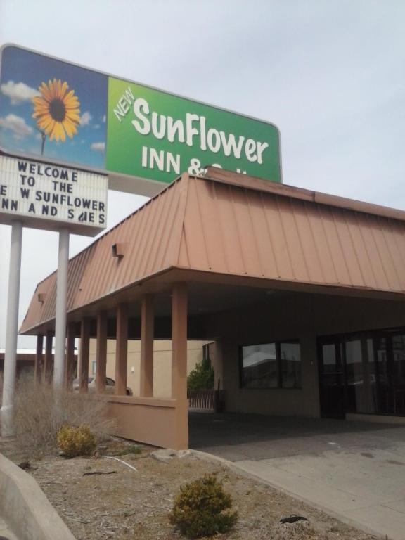 Sunflower Inn & Suites - Garden City Bagian luar foto