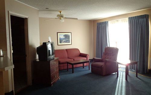 Sunflower Inn & Suites - Garden City Bagian luar foto